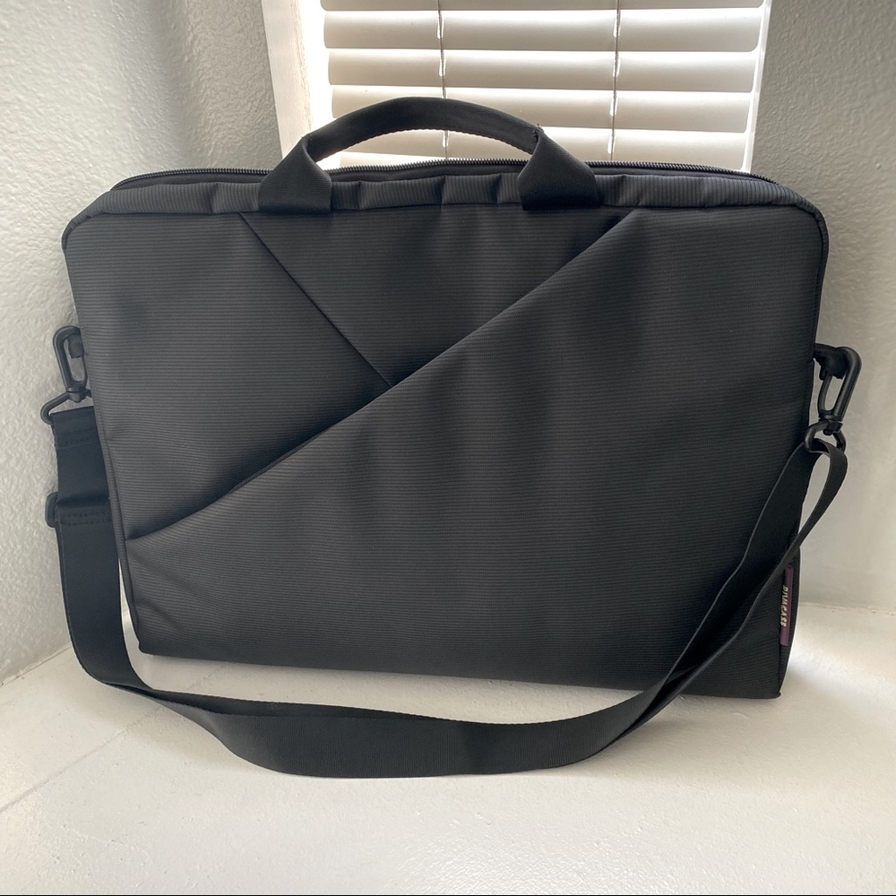Rivacase 16” Laptop Bag - Unisex